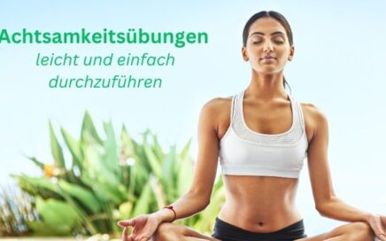 eine Frau, die in einer Yoga-Pose sitzt und Achtsamkeitsübungen macht in ruhiger Umgebung